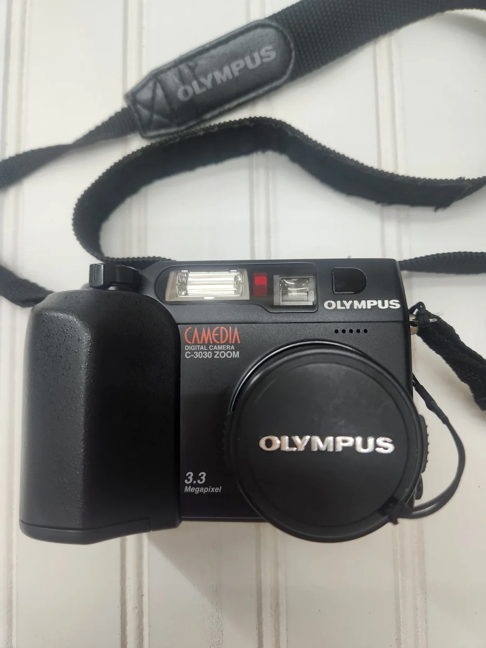Vintage Olympus Camedia C-3030 Zoom 3.3MP Digital Camera with Manual & Strap​